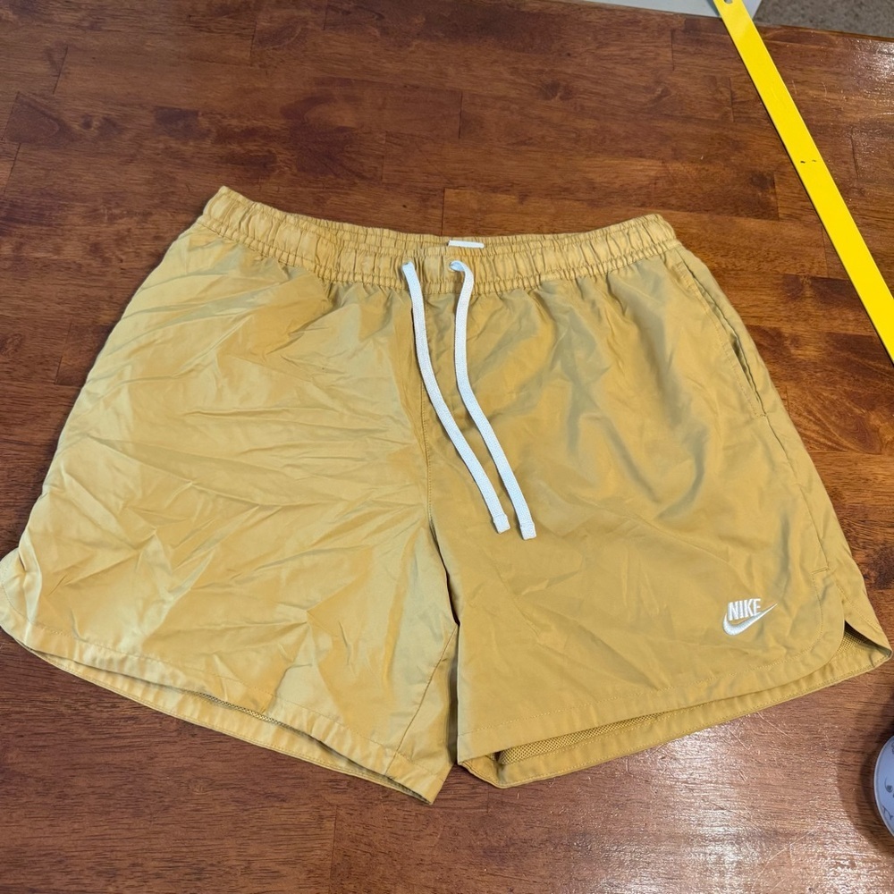 Men’s Nike Yellow Club Flow Shorts size XL mustard color